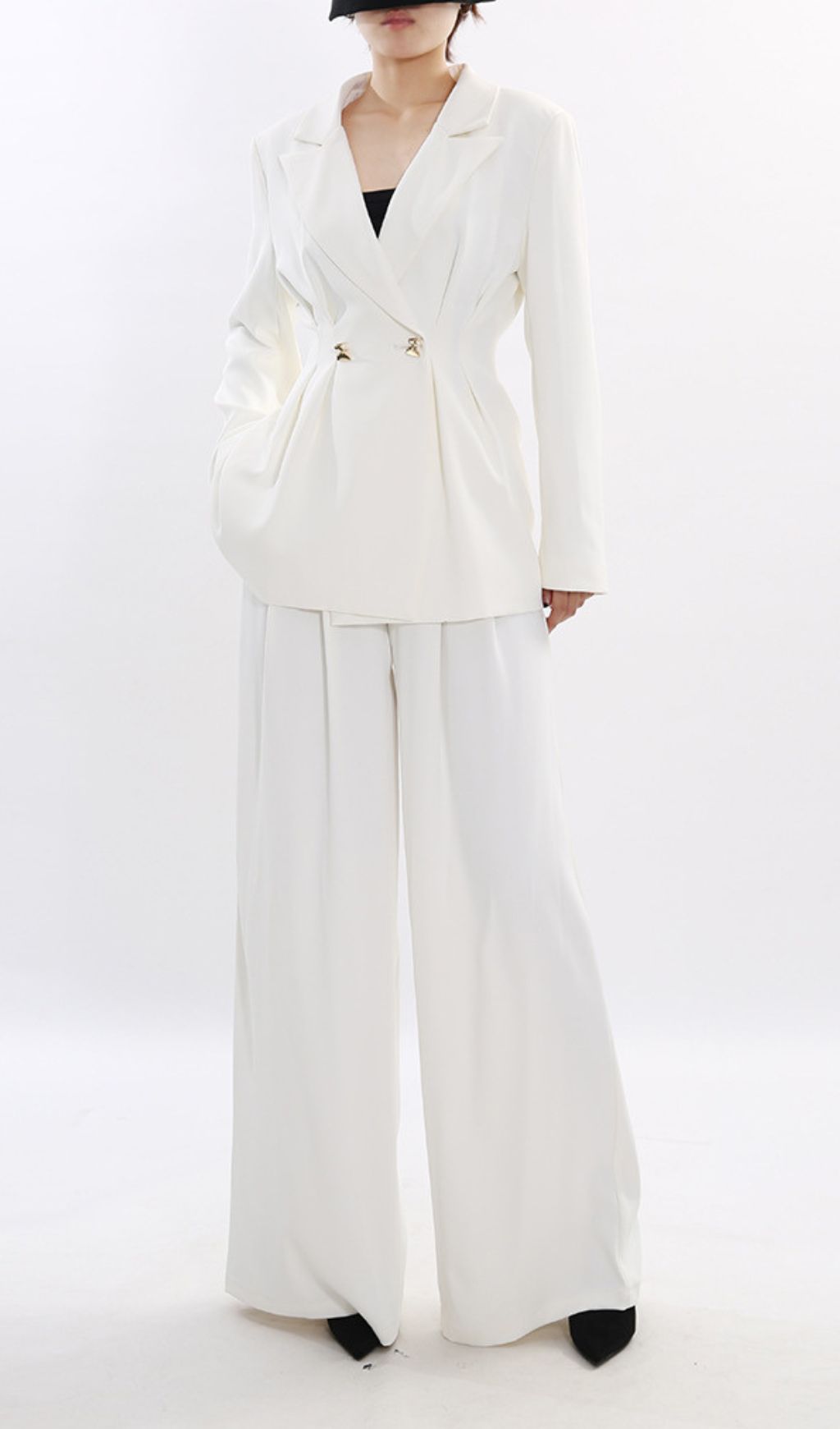 Fashionslee Women Janine White Blazer & Trousers Set