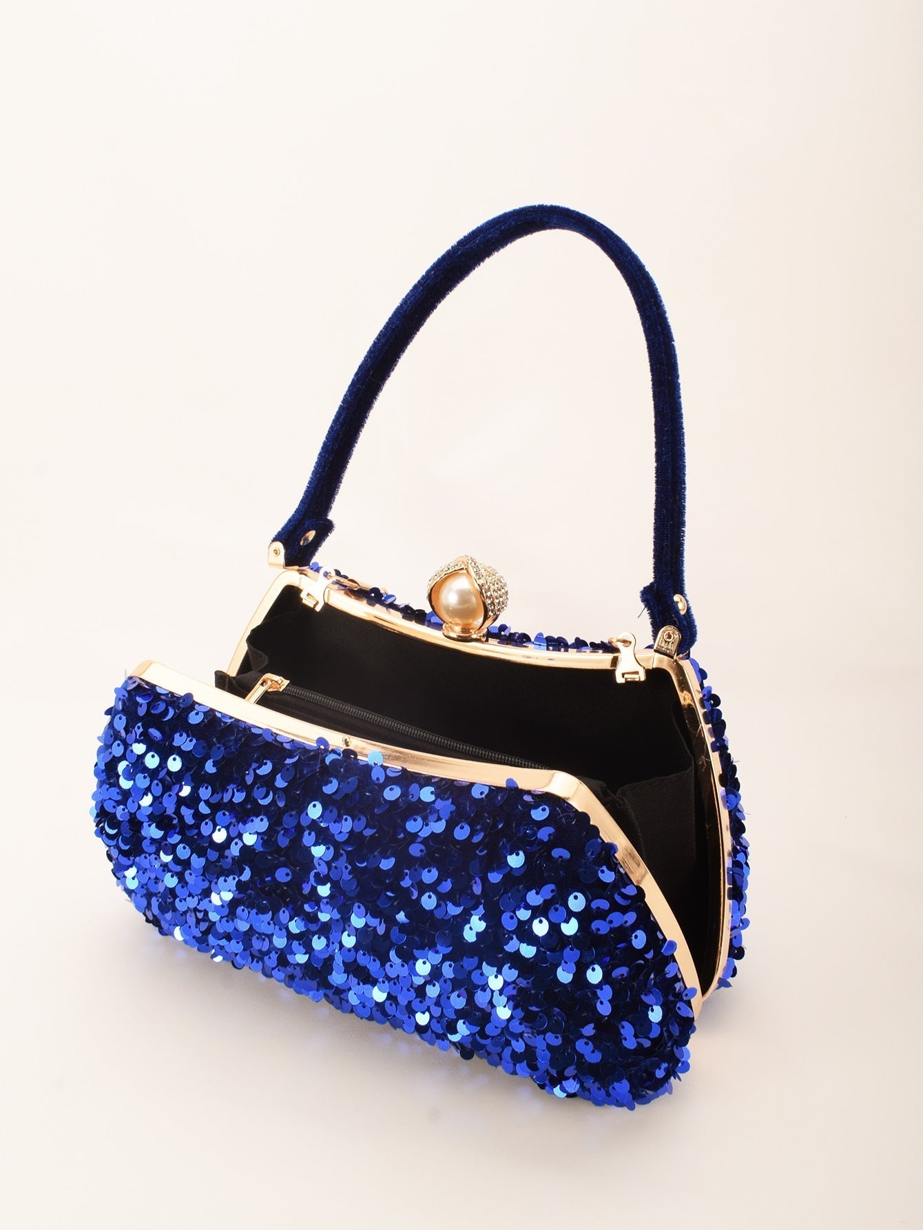 408bb23fcc9fe7f0b04d5d8e7b63ec71.jpeg Fashionslee Women Anahid Sequin Clutch