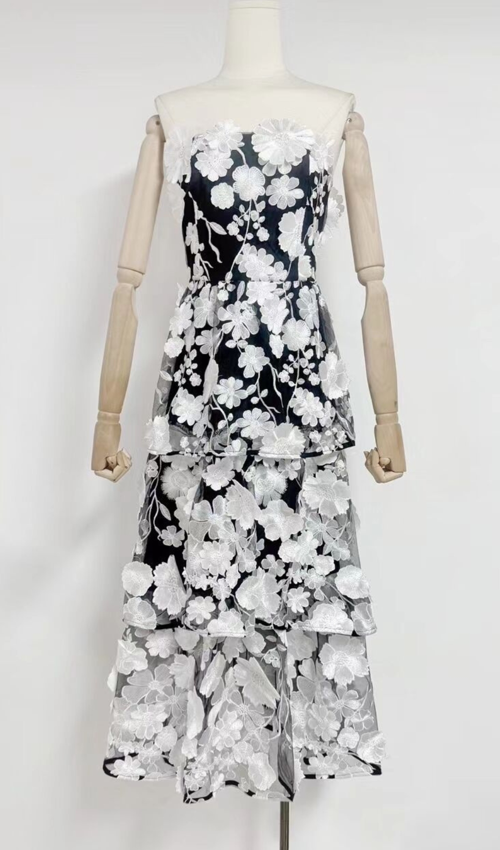 Fashionslee Women Chayan Strapless Flower Embroidery Midi Dress