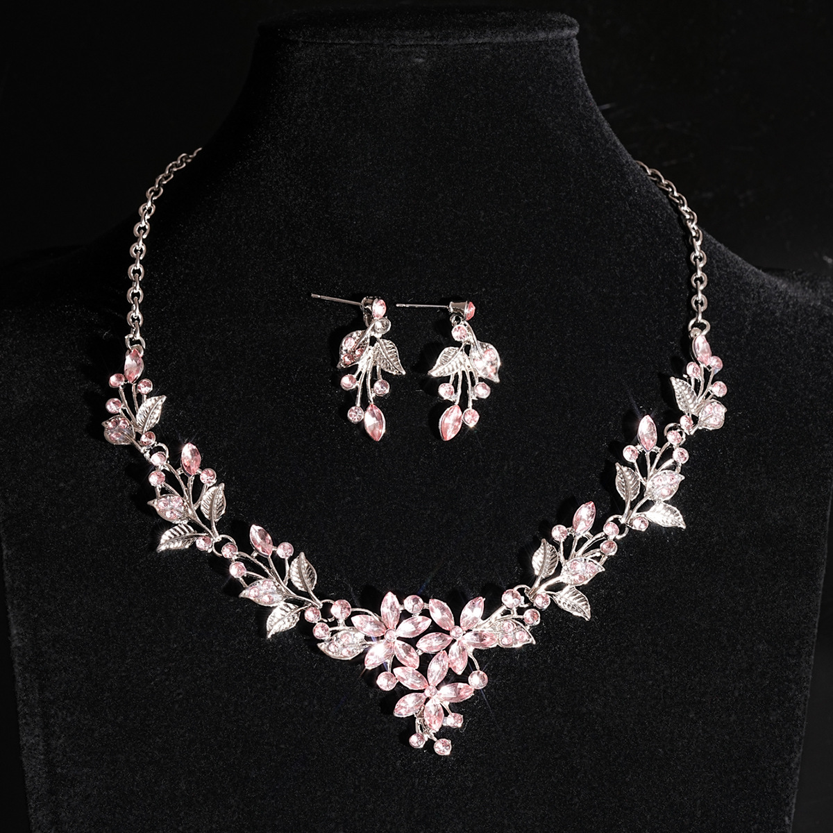 40f1c46dc37dda2284e5f3b06559d9da.jpg Fashionslee Women Juelz Flower Leaf Necklace & Earrings