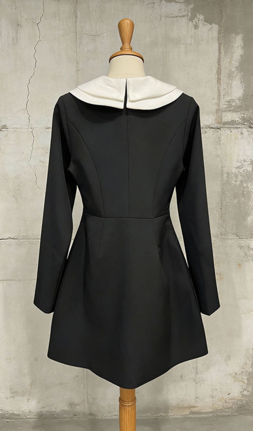 420c79d44db3e81d1433cfc3337cf9b7.jpg Fashionslee Women Kasani Black Long Sleeve Flower Mini Dress