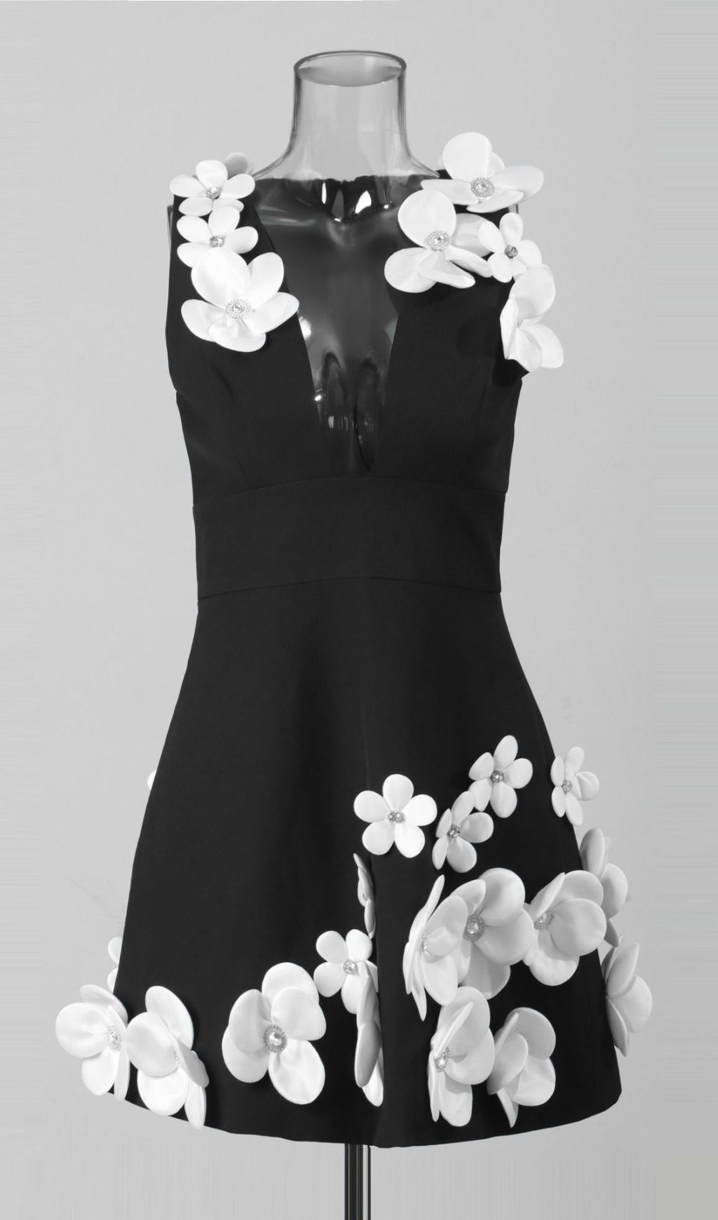 42f8296c67feea70f4b1bcc4d60b3ba4.jpg Fashionslee Women Gracja Black Sleeveless Flower Mini Dress
