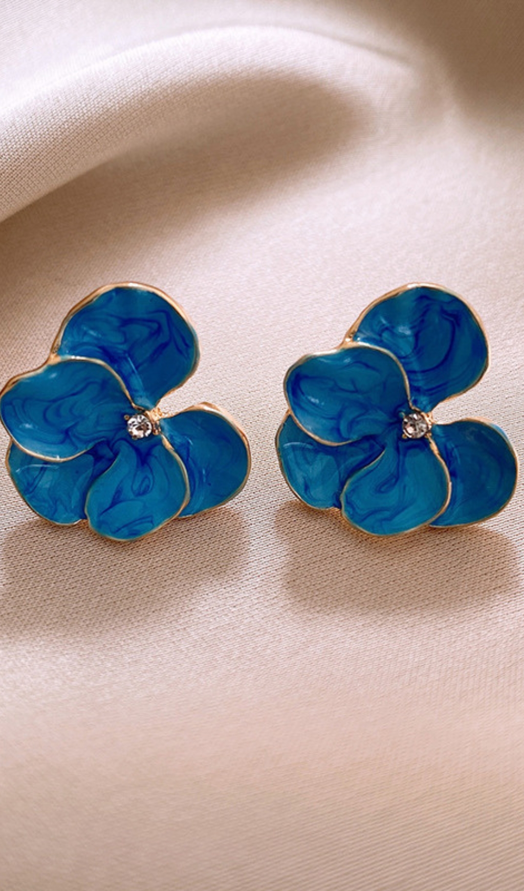 43ae18079b51ad0a24513c030cde0e7b.jpg Fashionslee Women Derick Blue Flower Earrings
