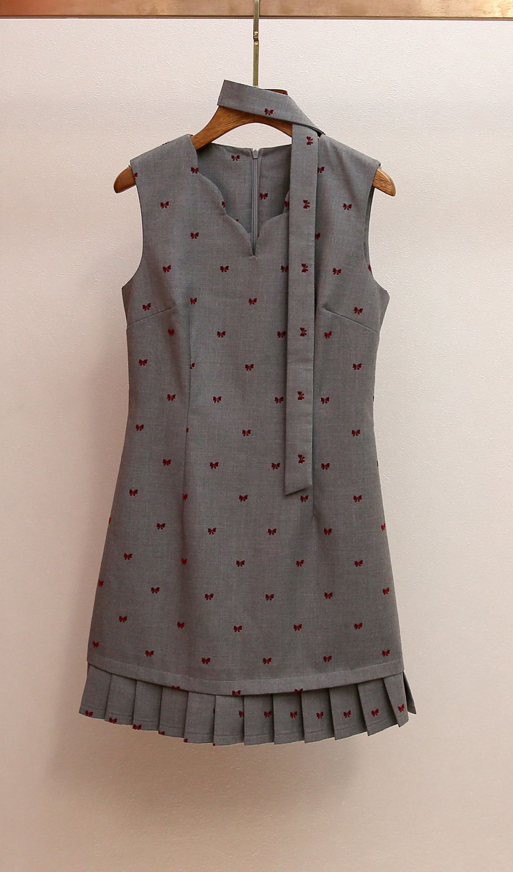 43d8873ae8a51dc3665847de5b6e16de.jpg Fashionslee Women Haruye Sleeveless Pleated Mini Dress