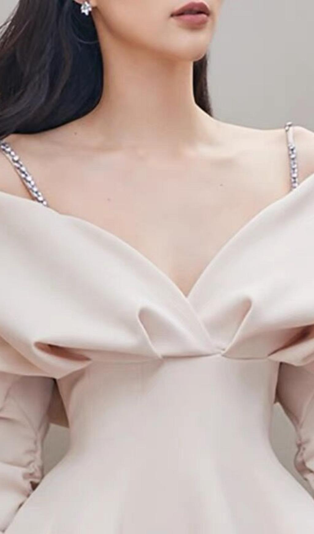 453f738e8a0a86f1d84d3c7cefef786b.jpeg Fashionslee Women V-Neck Long-Sleeved A-Line Suspender Dress
