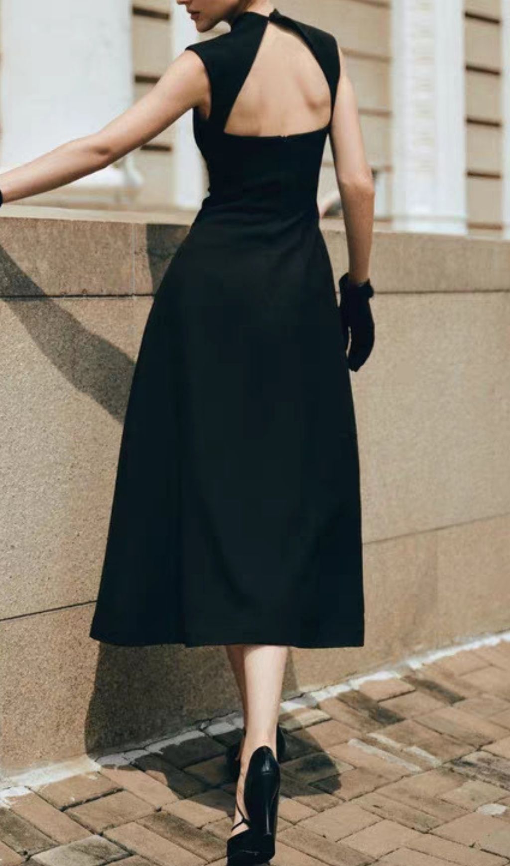 Fashionslee Women Kelsie Black V-Neck Sleeveless Midi Dress