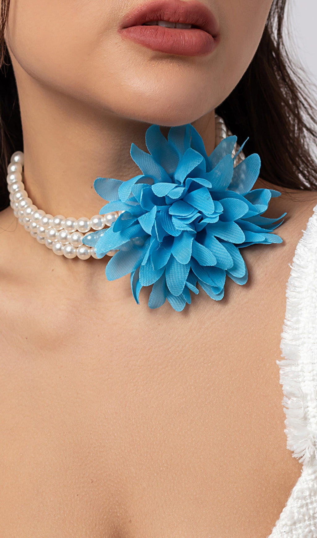 Fashionslee Women Akshita Blue Pearl Flower Choker