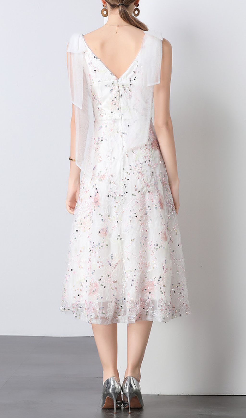 4bed78d2818b8a87e008e654b85055fa.jpg Fashionslee Women Felda V-Neck Flower Sequin Midi Dress