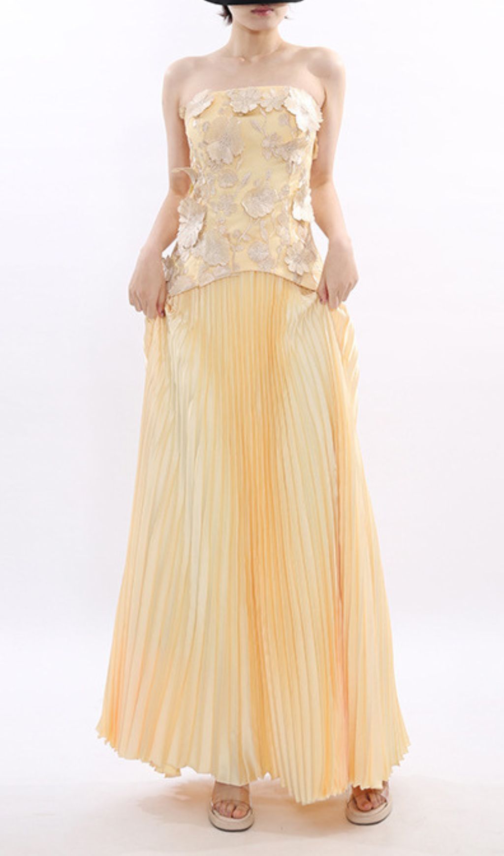 4defddb7d12285321c9d55d039ff04b4.jpg Fashionslee Women Julieta Flower Top & Pleated Maxi Skirt Set