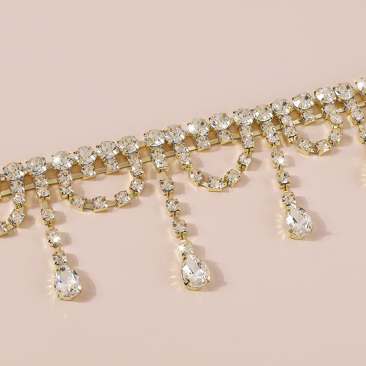 4e65804afbbbc4b0e0f8ebd9449a3c0b.jpeg Fashionslee Women Gold Rhinestone Tassel Claw Chain