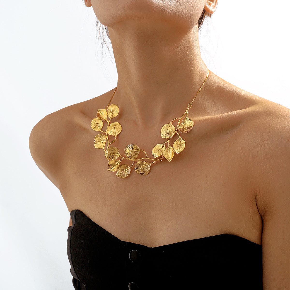 4f86a4ffd22bcc05a5df21b8b60fbc39.jpeg Fashionslee Women Exaggerated Leaf Choker
