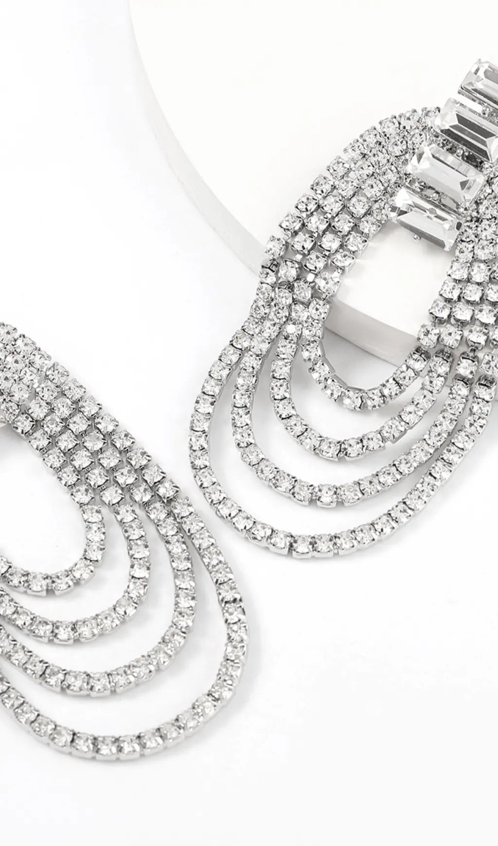 5017b67e5f8cea77e4e8f705a69e28ec.jpeg Fashionslee Women Oval tassel earrings