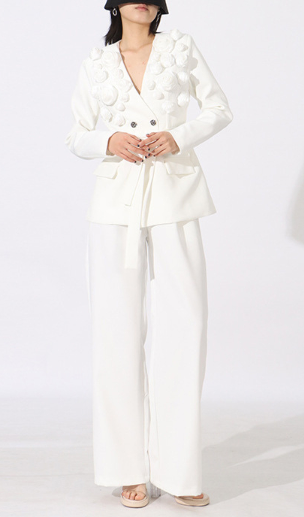 Fashionslee Women Elda White Flower Blazer & Pants Set