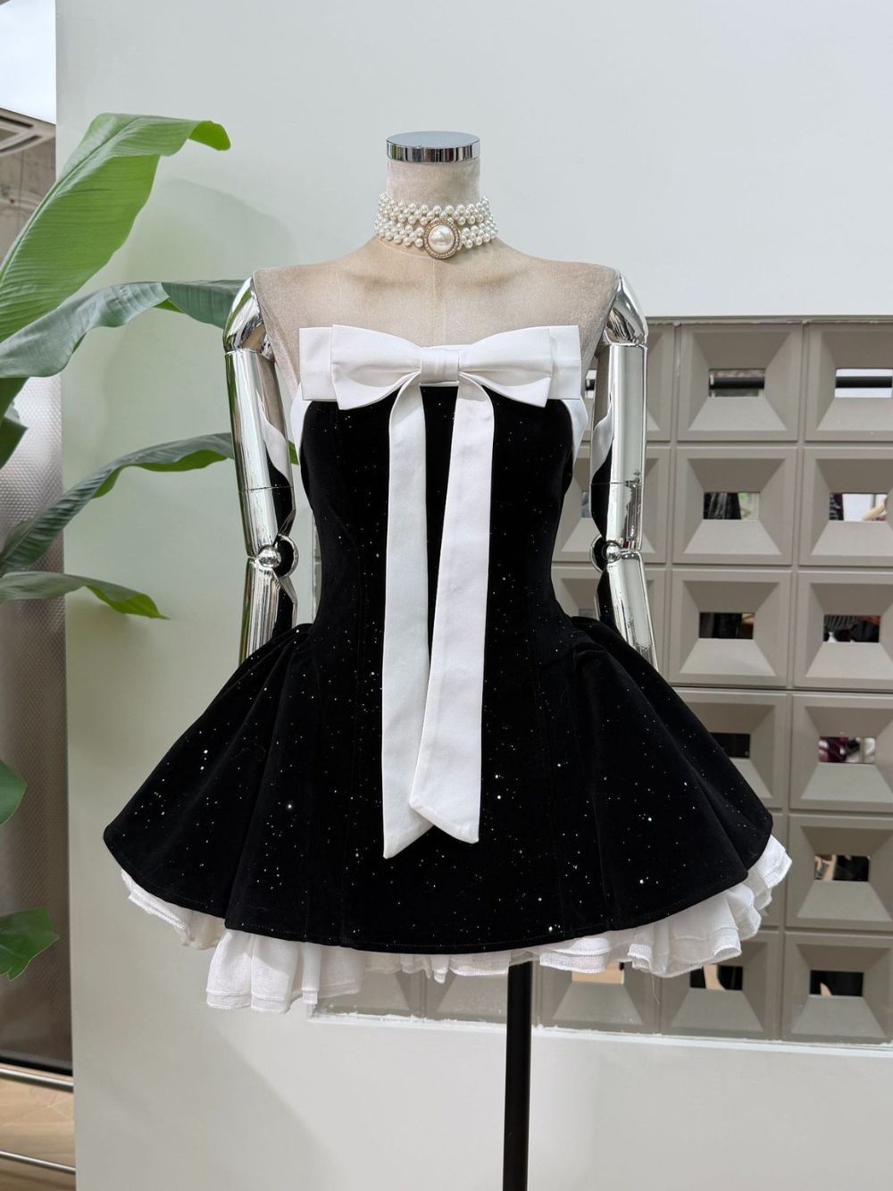IOLA VIRAL STRAPLESS BOW MINI DRESS - OWNCI IOLA VIRAL STRAPLESS BOW MINI DRESS - OWNCI