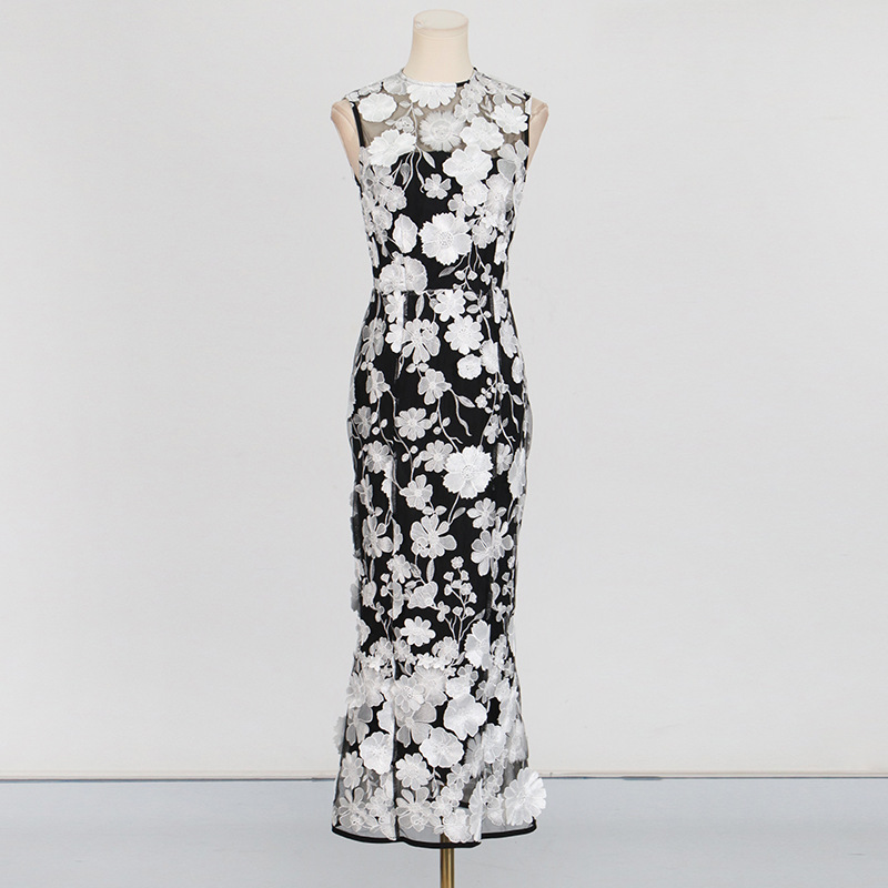 Fashionslee Women Cessair Sleeveless Flower Embroidery Midi Dress