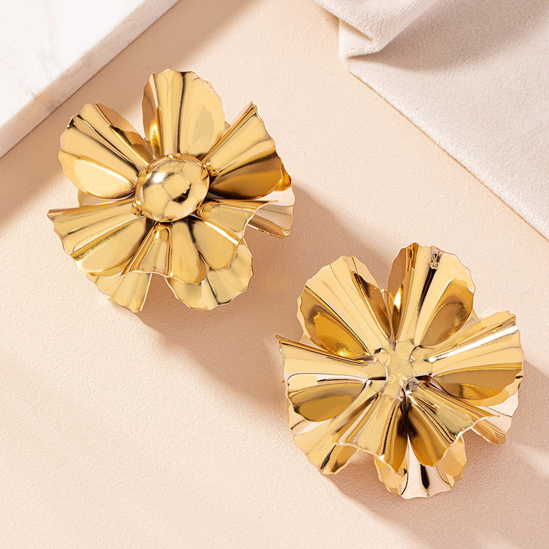 56ca683544022efe7122543d3e8a5b19.jpeg Fashionslee Women Ayane Metal Flower Earrings