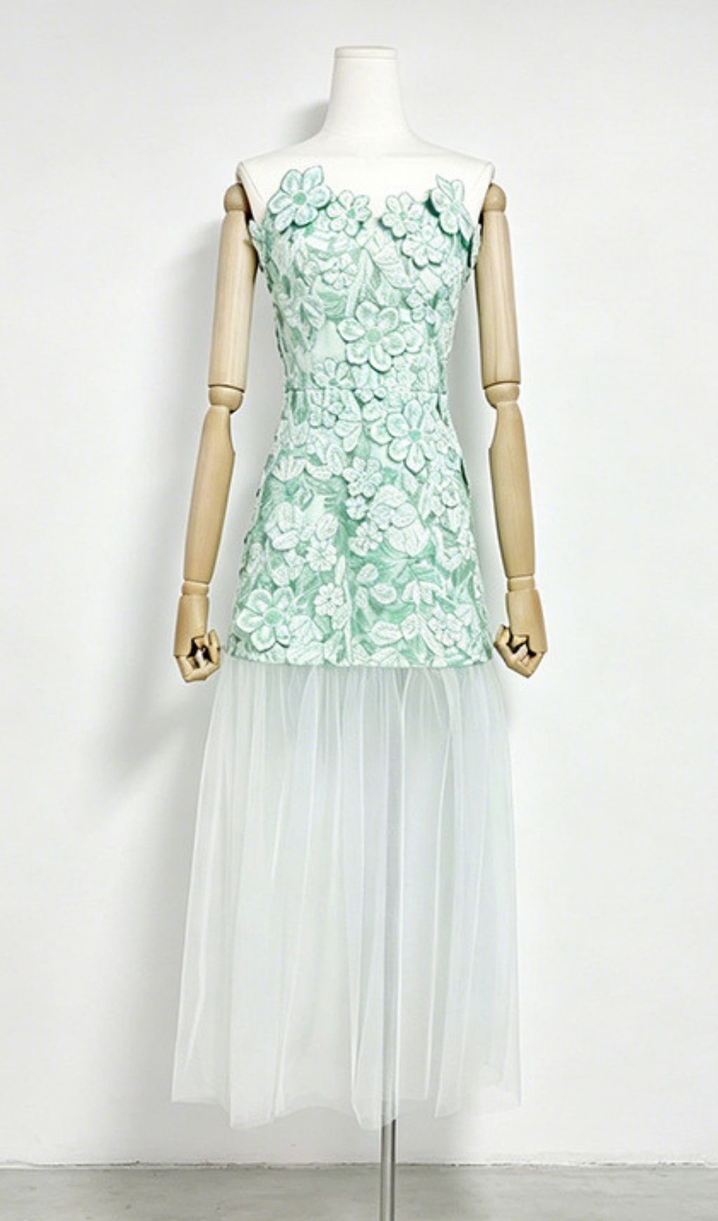 57a2da4a1c0e674175ea0e4bbf402fac.jpg Fashionslee Women Kismet Green 3D Flower Mesh Maxi Dress