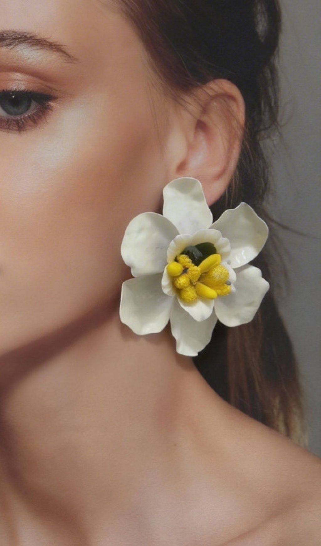 TRENDING DAISY DROP EARRINGS – VIRAL AESTHETIC - OWNCI TRENDING DAISY DROP EARRINGS – VIRAL AESTHETIC - OWNCI