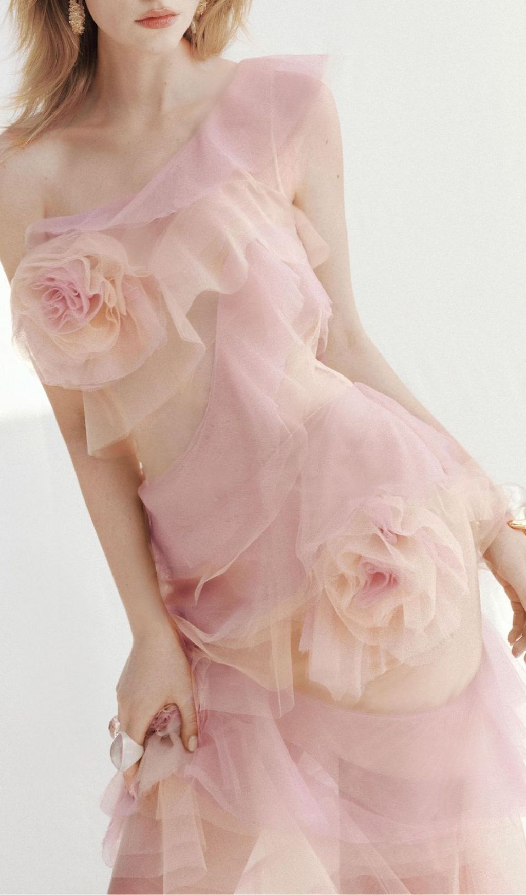 58e570d22b48f62aded1e9c8063b8999.jpg Fashionslee Women Kline Gradient Pink Ruffle Mesh Flower Maxi Dress