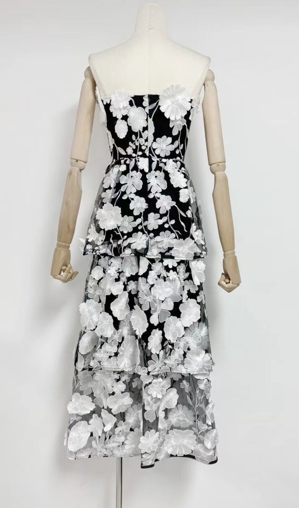 Fashionslee Women Chayan Strapless Flower Embroidery Midi Dress