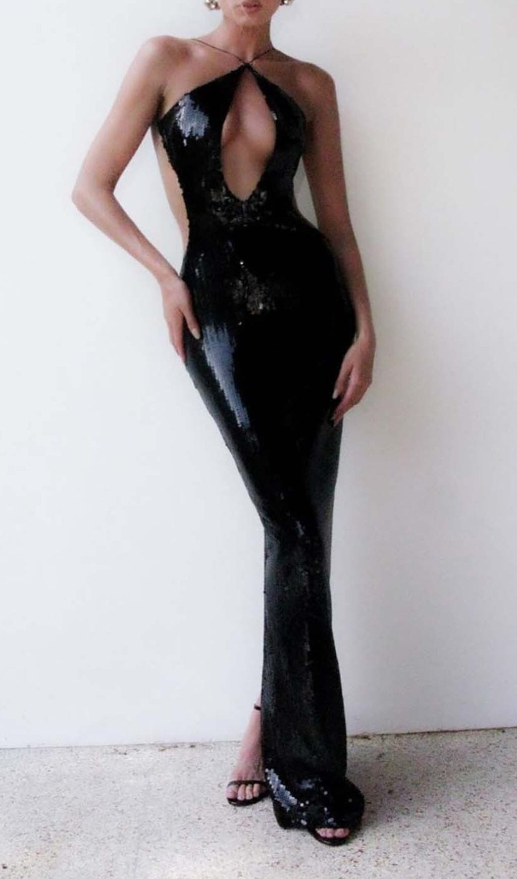 5a490895a7e90070ba210979940b9c0d.jpeg Fashionslee Women Front Cutout Backless Maxi Dress In Black