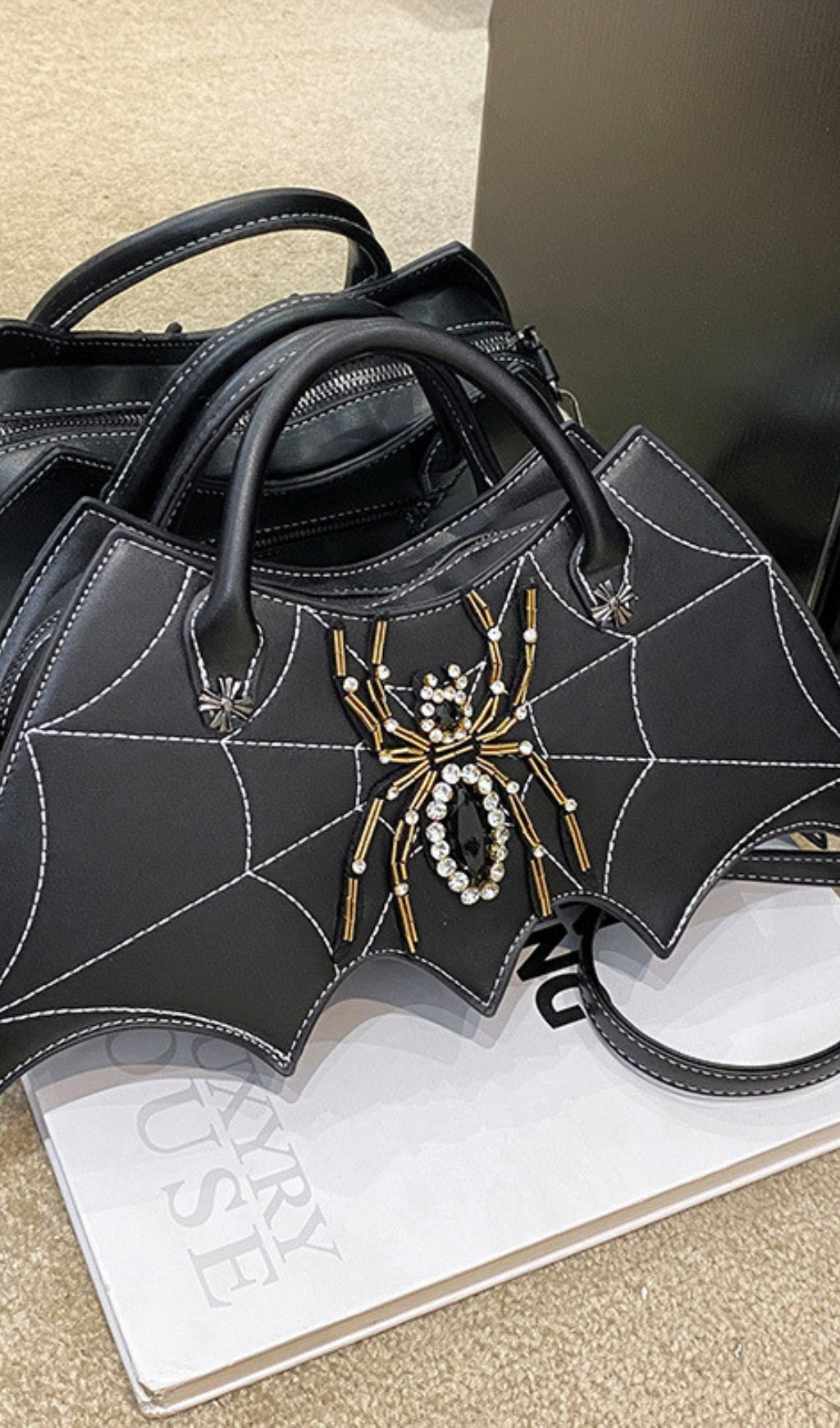 Fashionslee Women Cobweb Crystal Clutch