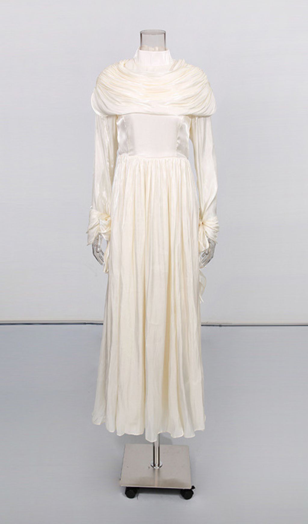 Fashionslee Women Iyla Ruched Long Sleeve Maxi Dress