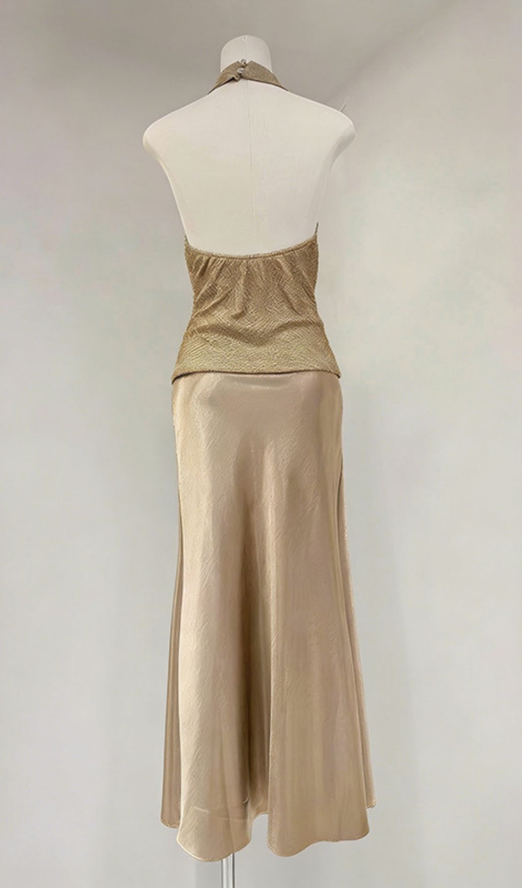 GOLD HALTER BACKLESS MIDI DRESS – TRENDING AESTHETIC - OWNCI GOLD HALTER BACKLESS MIDI DRESS – TRENDING AESTHETIC - OWNCI