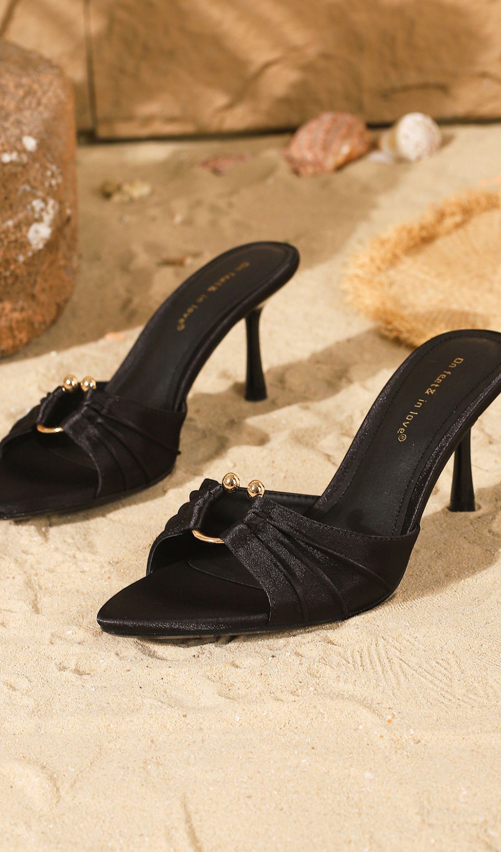 Fashionslee Women Haydn Black Hollowout Sandals