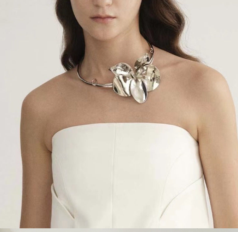 Fashionslee Women Three-Dimensional Orchid Choker