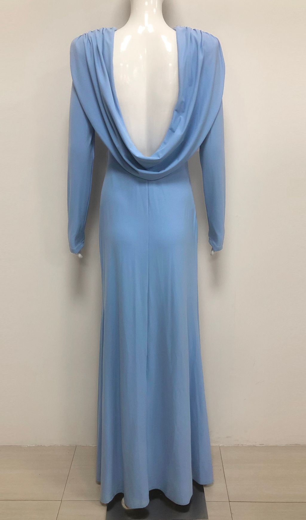 6270884e6f848362239724b4e645ae7b.jpg Fashionslee Women Isabis Blue Long Sleeve Backless Maxi Dress