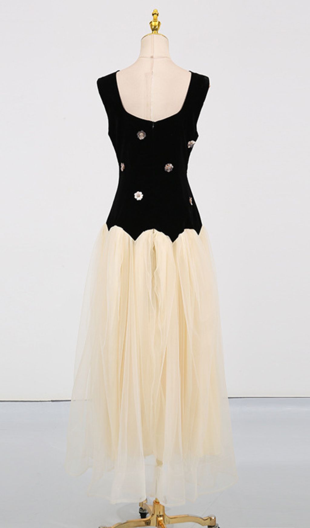 637788f29af33cf213831c9fc96f017e.jpg Fashionslee Women Eula Flower Embellished Mesh Maxi Dress
