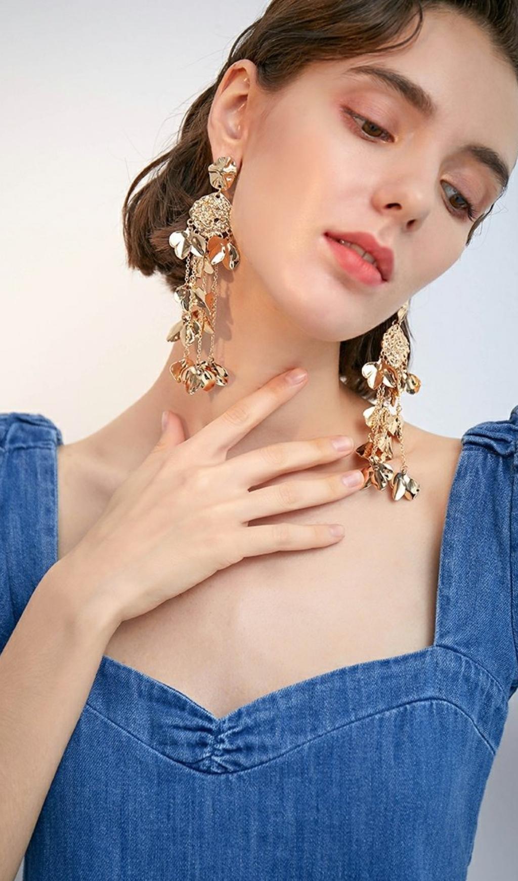 649d2a41f96fb967dee4e726e6b660f8.jpeg Fashionslee Women Aisling Gold Tassel Leaf Earrings
