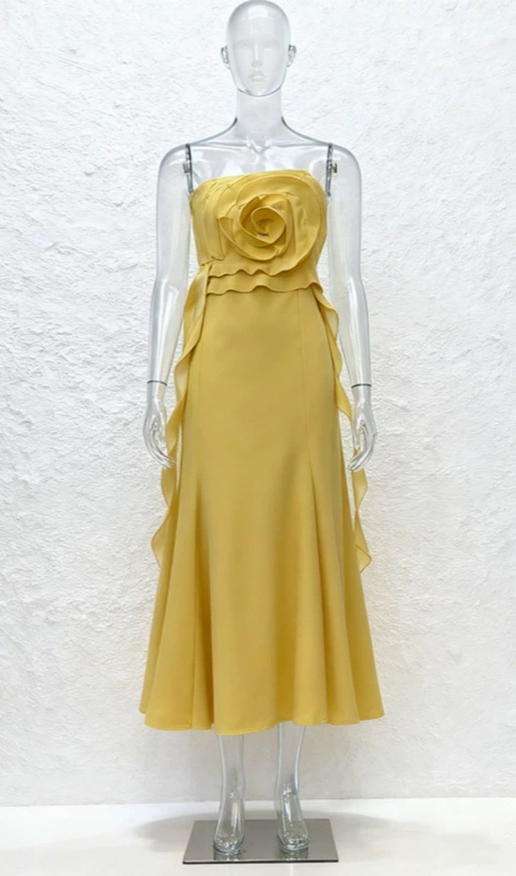 STRAPLESS FLOWER MIDI DRESS – VIRAL AESTHETIC - OWNCI STRAPLESS FLOWER MIDI DRESS – VIRAL AESTHETIC - OWNCI