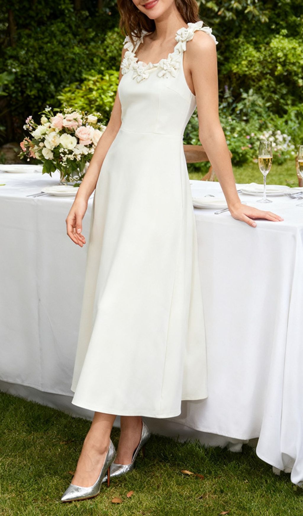 64dbf3be4f4a0066bc5c4fc4da54eca3.jpg Fashionslee Women Janan White Flower Midi Dress