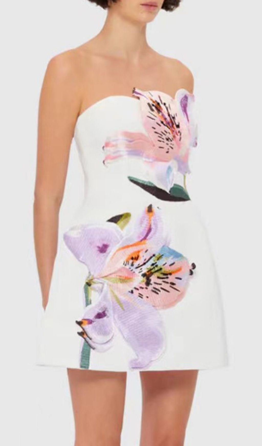 68809cb8f9edce22804ae2e7e92f12c5.jpg Fashionslee Women Huy White Strapless Flower Mini Dress