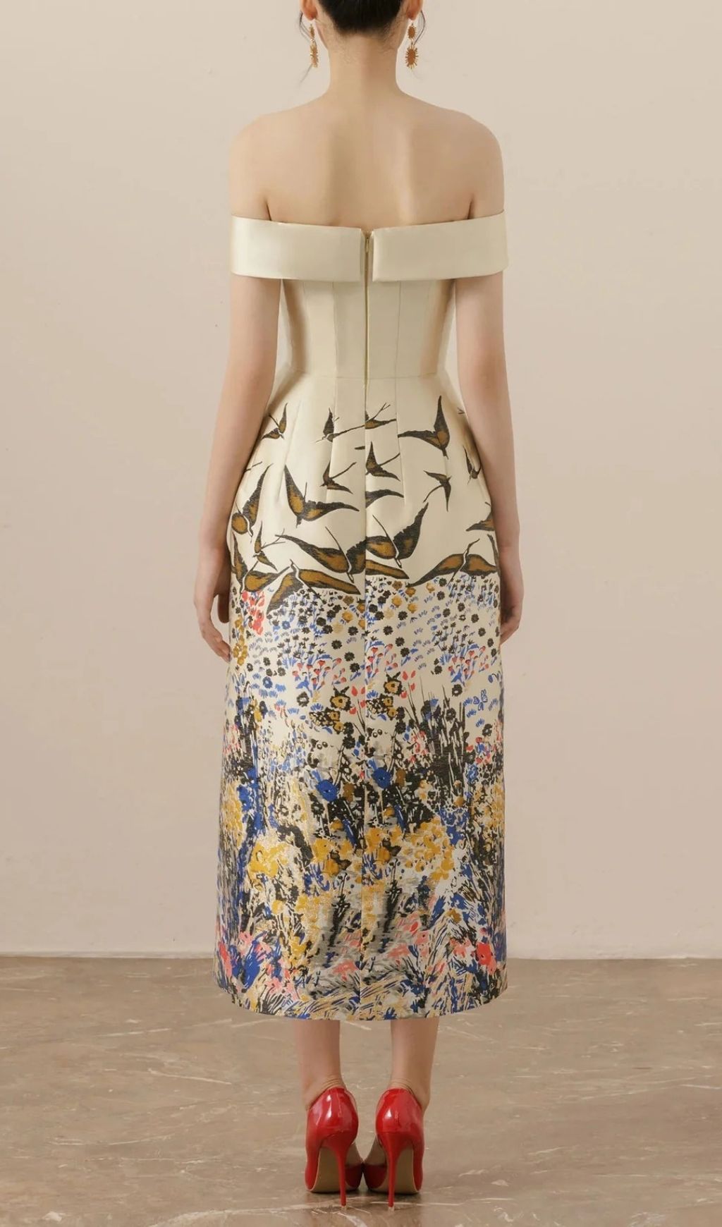 Fashionslee Women Nina Retro Floral Print Off-shoulder Midi Dress in Apricot