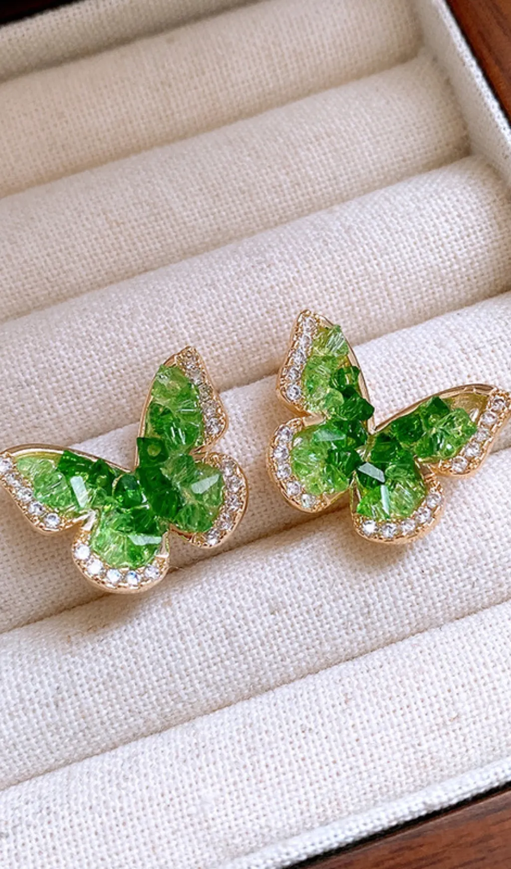 GREEN BUTTERFLY STATEMENT EARRINGS - VIRAL AESTHETIC