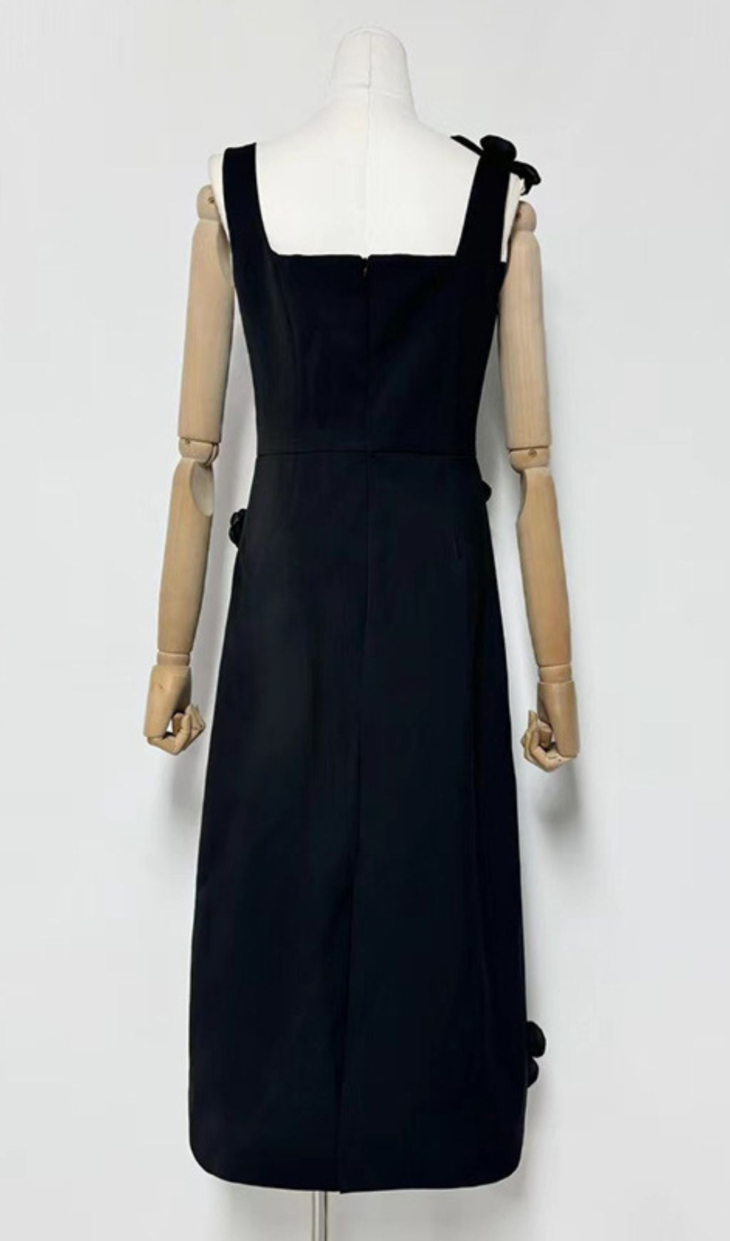 6e956cbb93ded0f7b91981c661909741.jpg Fashionslee Women Harper Black Flower Embellished Midi Dress