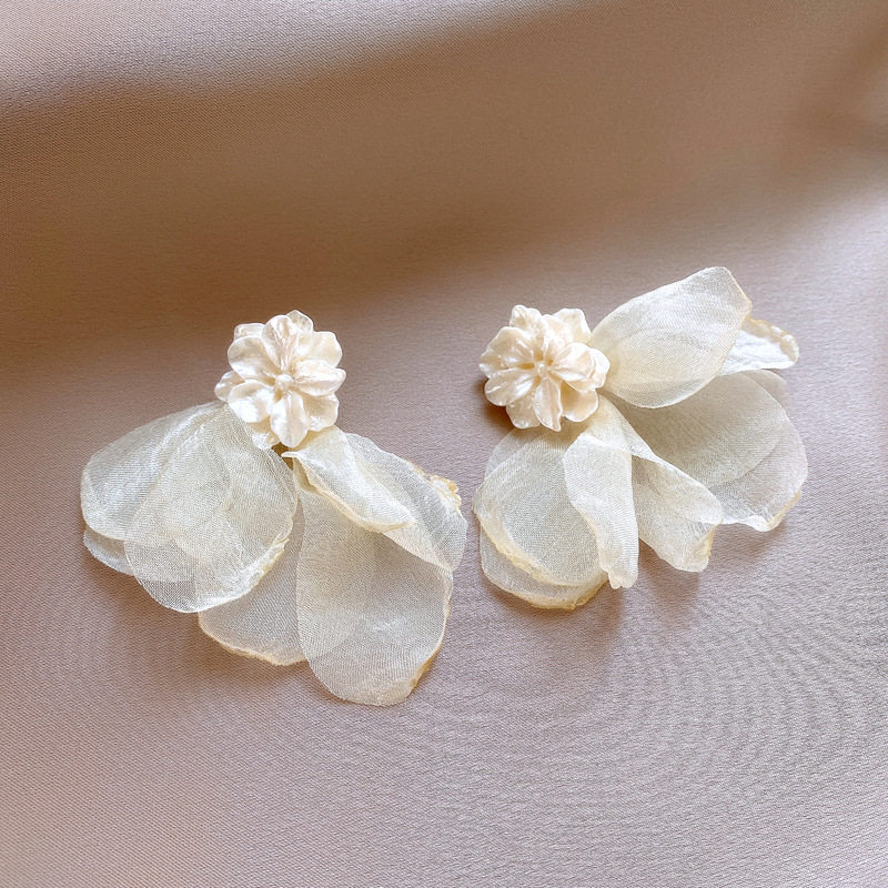 6ea8bf68c3ddccd4b8945e186f591a81.jpg Fashionslee Women Dreama Flower Earrings