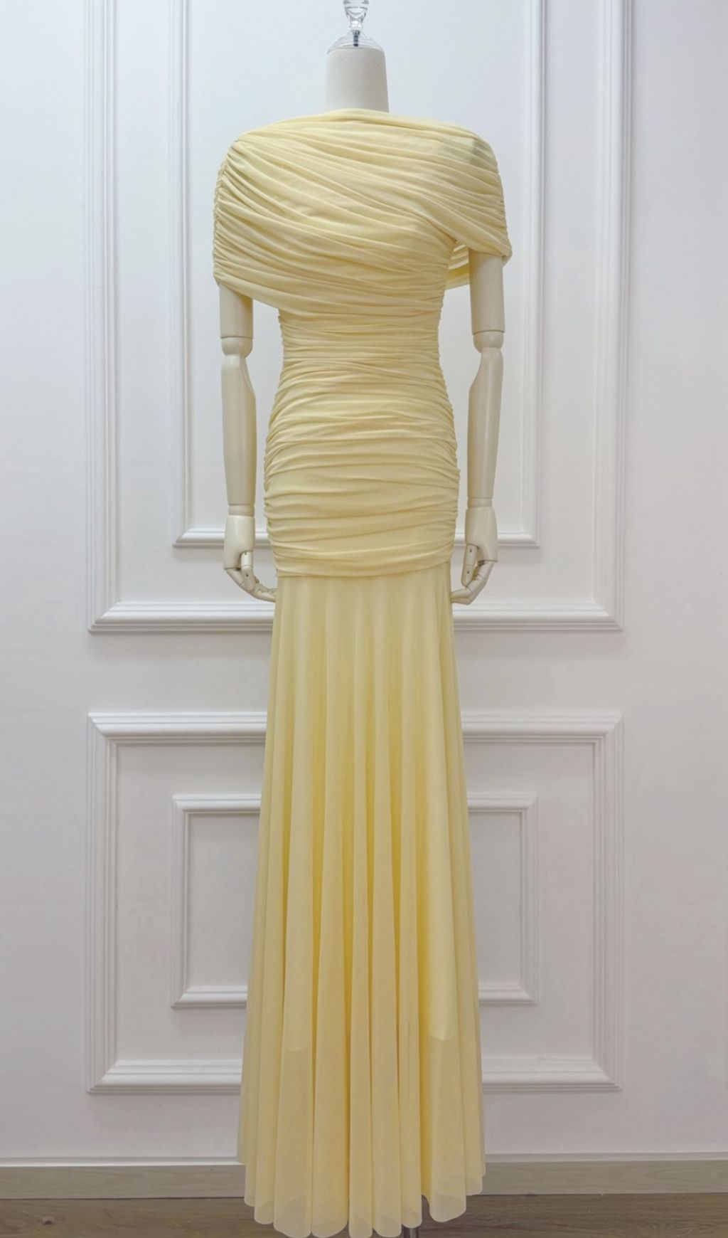 6efbcaee450d7f4324c0622b1ffc0134.jpg Fashionslee Women Kemi Ruched Maxi Dress