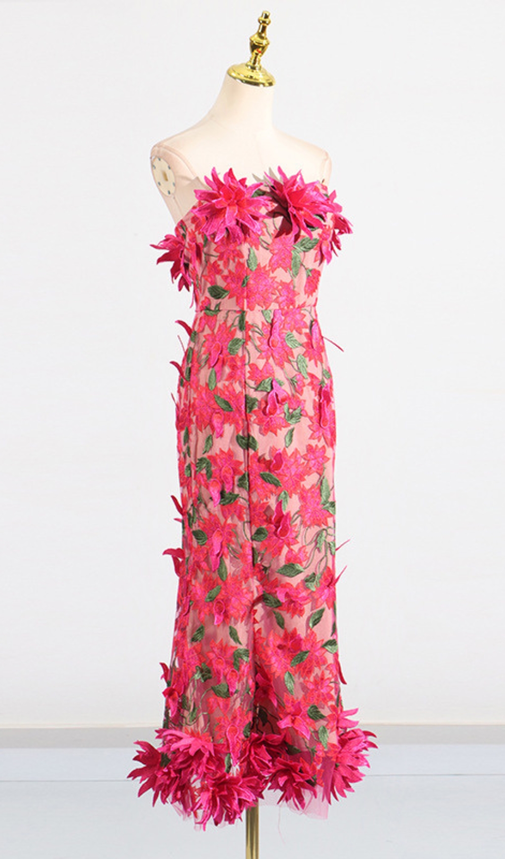 72207c25169557abc8b79f40b9b4e27f.jpg Fashionslee Women Derya Strapless Flower Midi Dress