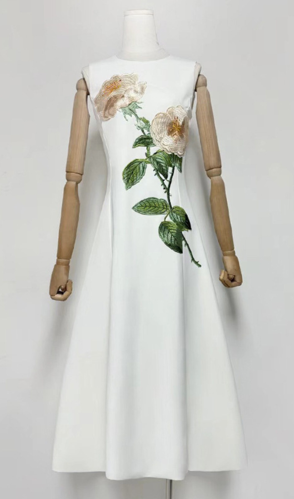 73fff299efdbbdff03e49010e6ca2649.jpg Fashionslee Women Gigi Flower Embroidery Midi Dress