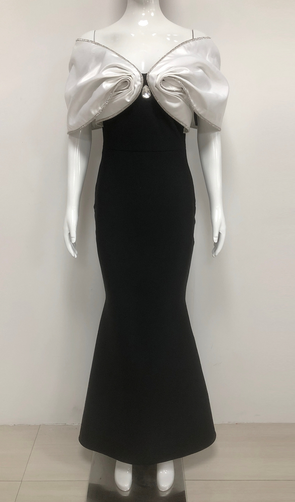 756f30f1e7b7eebe1a8658c1dacd429c.jpg Fashionslee Women Fabio Black Off-Shoulder Maxi Dress