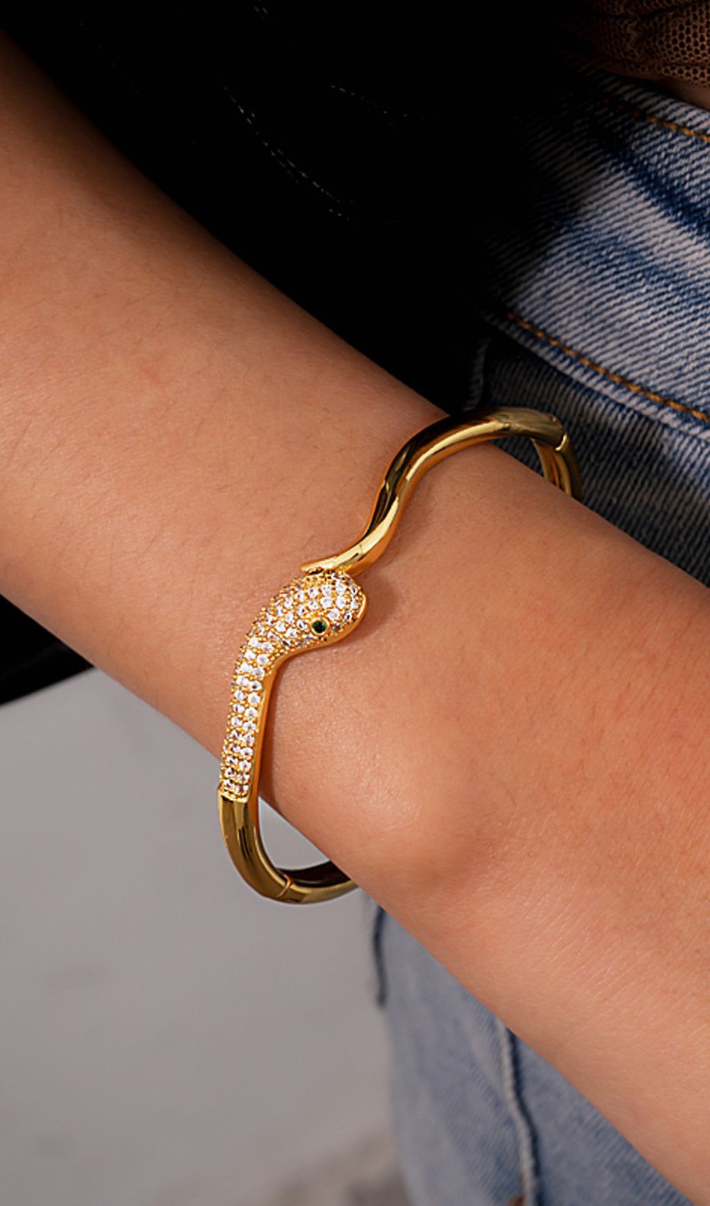 76ced80aeb574c0fa9b64441db572422.jpg Fashionslee Women Jonilde Snake-Shaped Bracelet