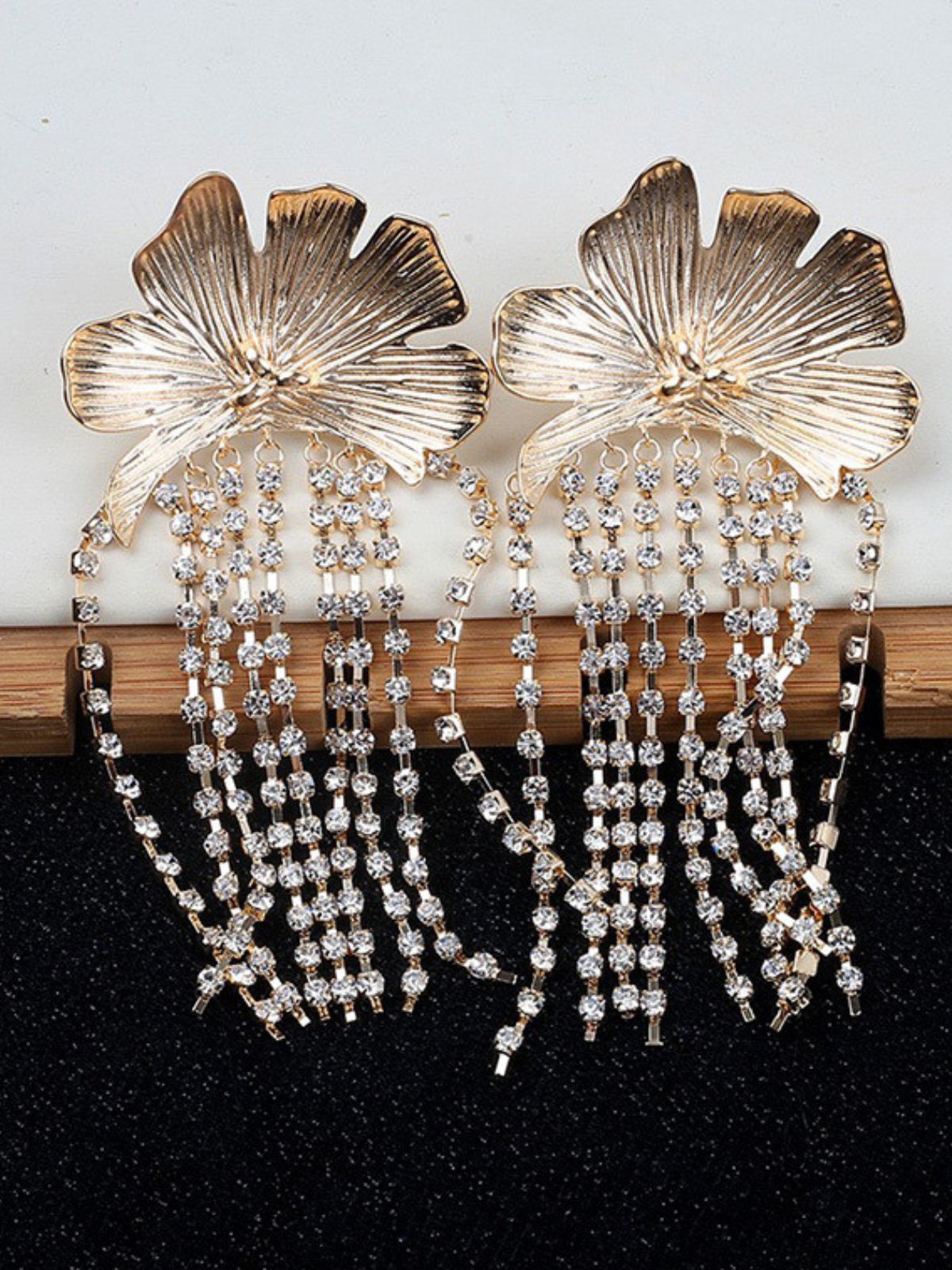 776474f4b0cc8330262282965c2432c3.jpeg Fashionslee Women Flower Crystal Fringe Earrings