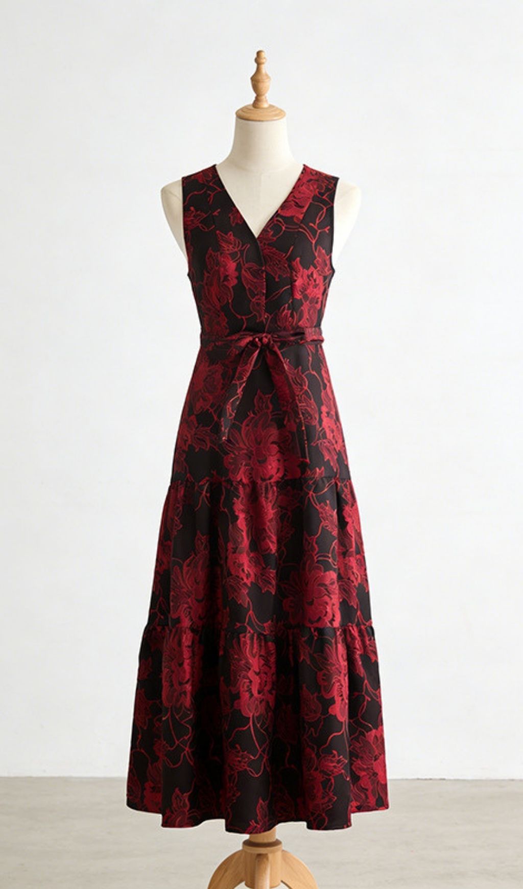 78e2a58f382b7df9a3865b5fa8ec5220.jpg Fashionslee Women Kaniya Sleeveless V-Neck Flower Maxi Dress