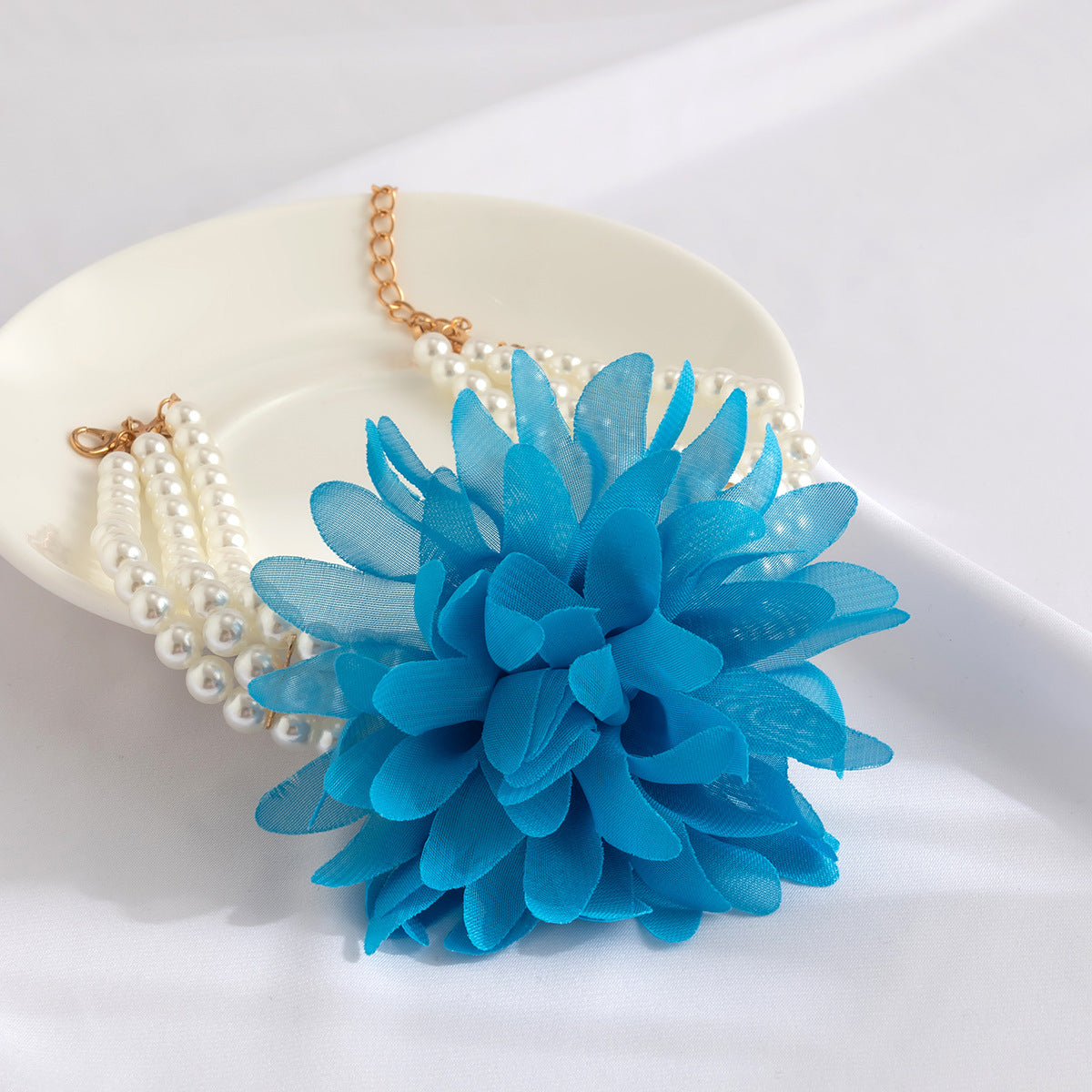 Fashionslee Women Akshita Blue Pearl Flower Choker