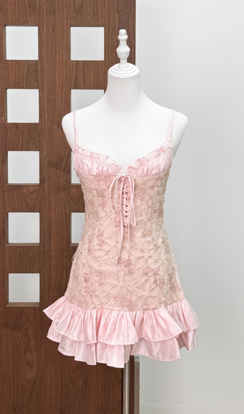 7e82d36ddf6418a9d44ce274675ae6e1.jpg Fashionslee Women Kåre Pink Flower Sequin Mini Dress