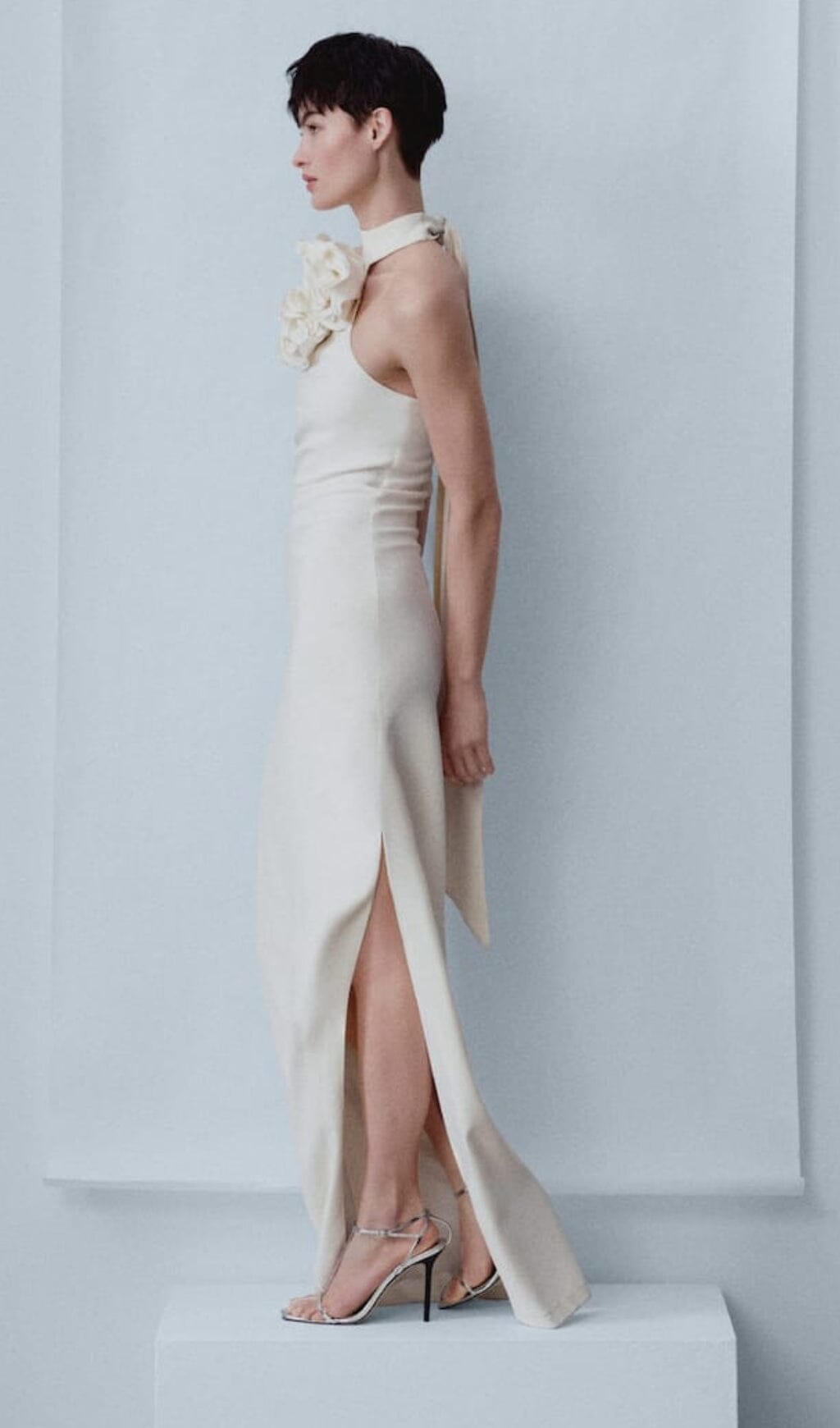 7ecc4e73ba79a73bf44ccf650537479d.jpeg Fashionslee Women Aleena White Maxi Flower Dress With Opening